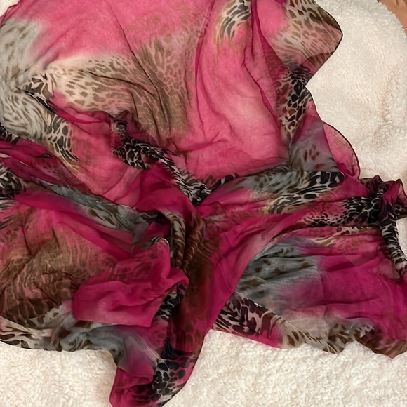 Leopard print wide scarf or beach wrap - Picture 4 of 6